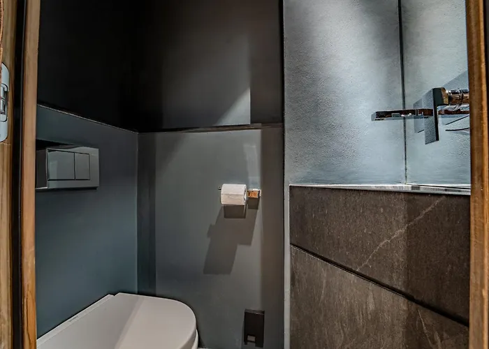 Cozy And Modern In Prime Location *