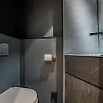 Cozy And Modern In Prime Location *