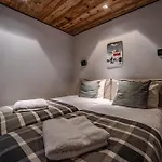 Chalet Cozy And Modern In Prime Location