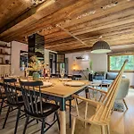 Chalet Cozy And Modern In Prime Location
